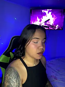 Snapshot of leila_22 chatting on November 9, 7:17 am leila 22 online show from November 9, 7:17 am