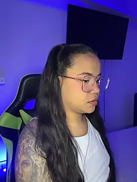 Snapshot of leila_22 chatting on November 28, 7:33 am leila 22 online show from November 28, 7:33 am