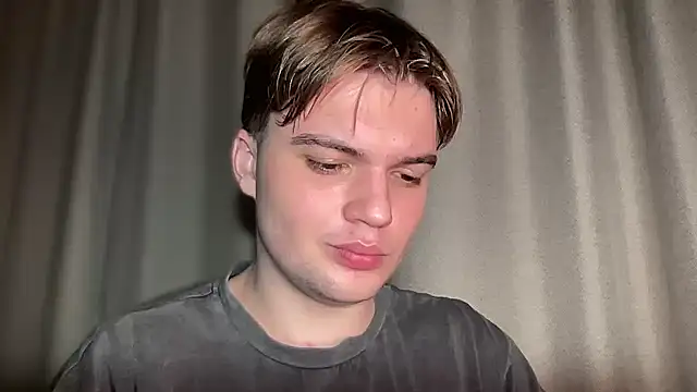 Snapshot of superfluboy_ chatting on February 14, 7:12 pm superfluboy online show from February 14, 7:12 pm