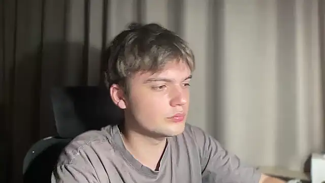 Snapshot of superfluboy_ chatting on September 10, 4:07 pm superfluboy online show from September 10, 4:07 pm