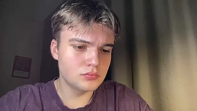 Snapshot of superfluboy_ chatting on December 17, 6:36 pm superfluboy online show from December 17, 6:36 pm