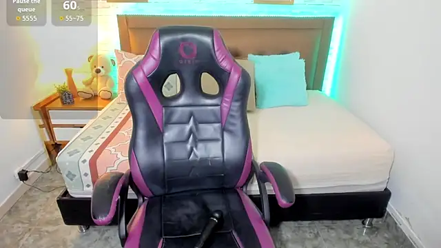 julieth love  online show from October 2, 1:07 pm