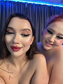 Snapshot of RollingGirls chatting on February 17, 8:09 am RollingGirls online show from February 17, 8:09 am