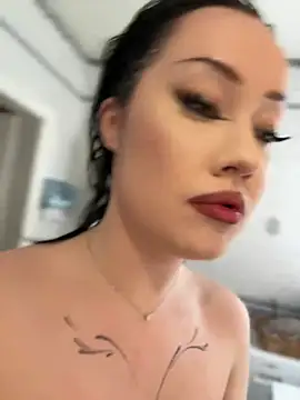 Snapshot of RollingGirls chatting on February 25, 11:19 am RollingGirls online show from February 25, 11:19 am