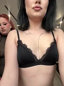 Snapshot of RollingGirls chatting on March 2, 5:12 am RollingGirls online show from March 2, 5:12 am