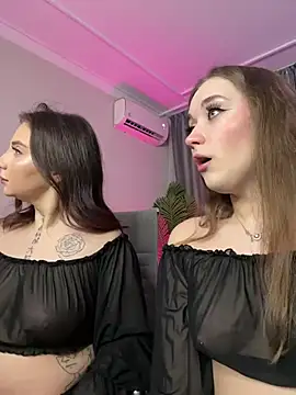 Snapshot of RollingGirls chatting on March 6, 5:14 am RollingGirls online show from March 6, 5:14 am