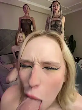 Snapshot of RollingGirls chatting on October 4, 1:09 pm RollingGirls online show from October 4, 1:09 pm