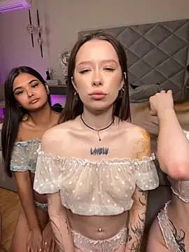 Snapshot of RollingGirls chatting on October 10, 1:10 pm RollingGirls online show from October 10, 1:10 pm