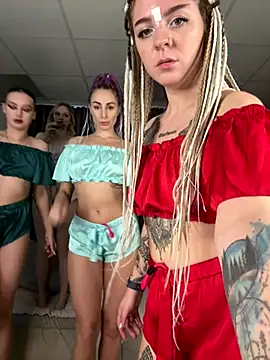 Snapshot of RollingGirls chatting on October 18, 1:01 pm RollingGirls online show from October 18, 1:01 pm