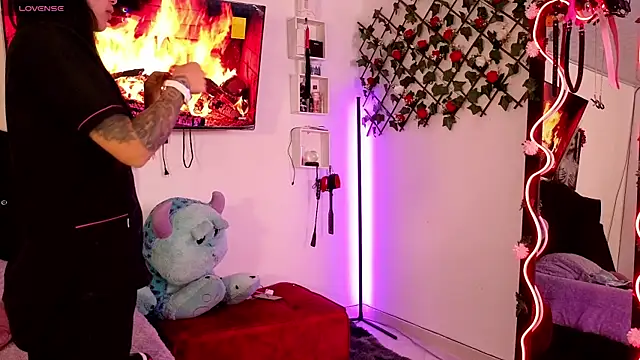 Alaia Asuka online show from September 27, 12:48 am