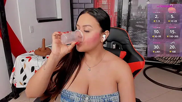 Snapshot of katia_bigboobs1 chatting on January 14, 4:50 pm katia bigboobs1 online show from January 14, 4:50 pm