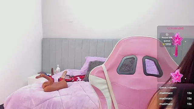 Snapshot of katia_bigboobs1 chatting on January 24, 5:11 pm katia bigboobs1 online show from January 24, 5:11 pm