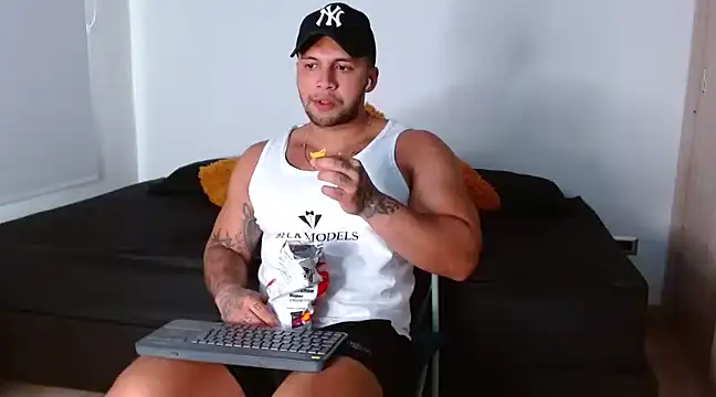 Snapshot of frank_myles chatting on January 30, 8:42 pm frank myles online show from January 30, 8:42 pm