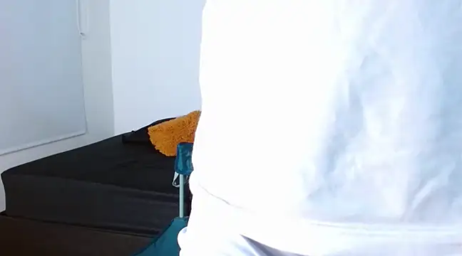 Snapshot of frank_myles chatting on February 12, 2:14 am frank myles online show from February 12, 2:14 am