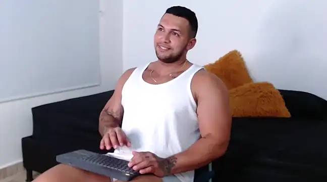 Snapshot of frank_myles chatting on February 18, 9:31 pm frank myles online show from February 18, 9:31 pm