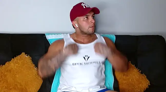 Snapshot of frank_myles chatting on February 25, 2:58 am frank myles online show from February 25, 2:58 am