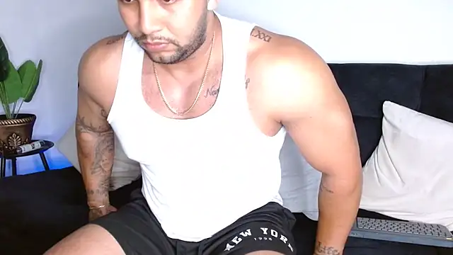 Snapshot of frank_myles chatting on November 25, 2:00 am frank myles online show from November 25, 2:00 am