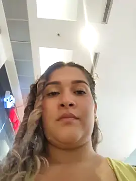 Sara smiiith211 online show from December 4, 11:46 pm