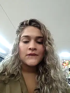 Sara smiiith211 online show from December 11, 1:26 am