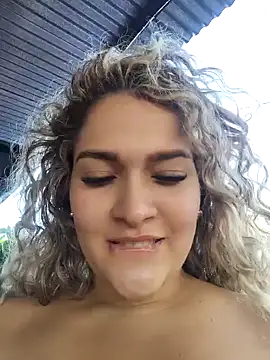 Sara smiiith211 online show from December 29, 10:25 pm