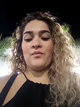 Sara smiiith211 online show from October 9, 12:30 am