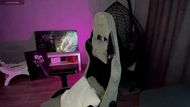 lily williamss online show from March 14, 1:05 am