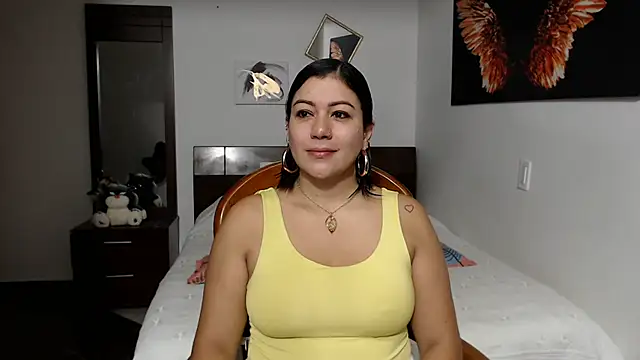 EmilyPeytonn online show from February 25, 10:15 am