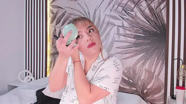 Samaantha-White online show from February 3, 11:31 am