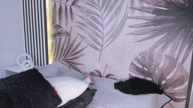 Samaantha-White online show from February 4, 3:04 pm