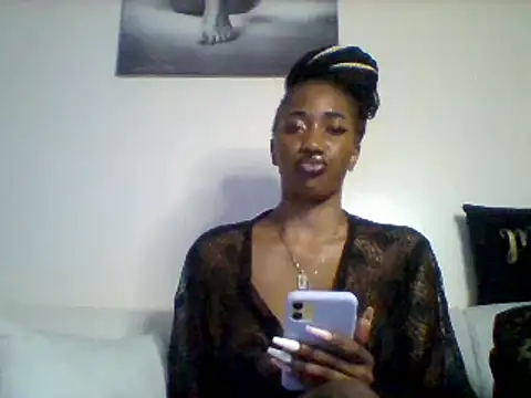 Snapshot of Queeen_model chatting on January 25, 10:50 pm Queeen model online show from January 25, 10:50 pm