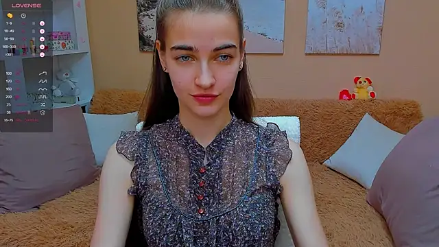 Snapshot of AstoriyaNight chatting on February 9, 10:53 am AstoriyaNight online show from February 9, 10:53 am