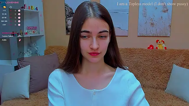 Snapshot of AstoriyaNight chatting on February 15, 10:33 am AstoriyaNight online show from February 15, 10:33 am