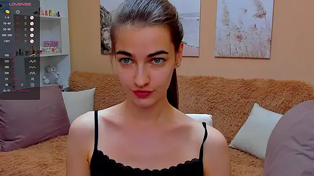 Snapshot of AstoriyaNight chatting on February 28, 10:09 am AstoriyaNight online show from February 28, 10:09 am