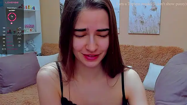 Snapshot of AstoriyaNight chatting on March 1, 5:42 am AstoriyaNight online show from March 1, 5:42 am