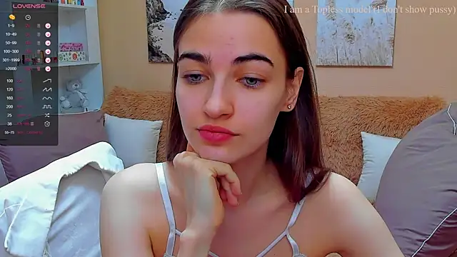 Snapshot of AstoriyaNight chatting on March 13, 3:44 am AstoriyaNight online show from March 13, 3:44 am