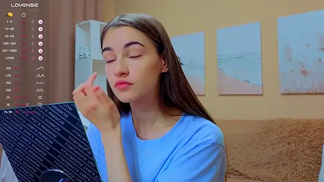 Snapshot of AstoriyaNight chatting on October 18, 4:04 am AstoriyaNight online show from October 18, 4:04 am