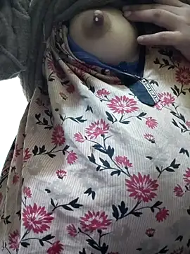 Snapshot of Aaradhya chatting on December 8, 1:02 am Aaradhya online show from December 8, 1:02 am