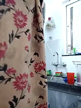 Snapshot of Aaradhya chatting on December 15, 1:35 am Aaradhya online show from December 15, 1:35 am