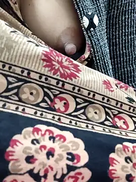 Snapshot of Aaradhya chatting on January 13, 1:02 am Aaradhya online show from January 13, 1:02 am