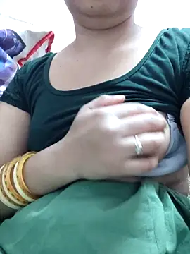 Snapshot of Aaradhya chatting on February 15, 1:31 am Aaradhya online show from February 15, 1:31 am