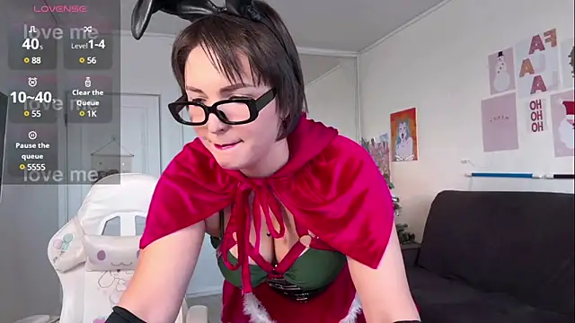 HoneySweetBee online show from December 31, 12:25 pm