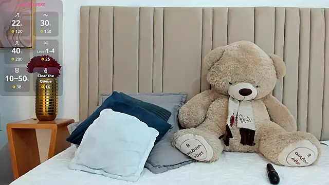 izadii online show from November 3, 6:42 pm