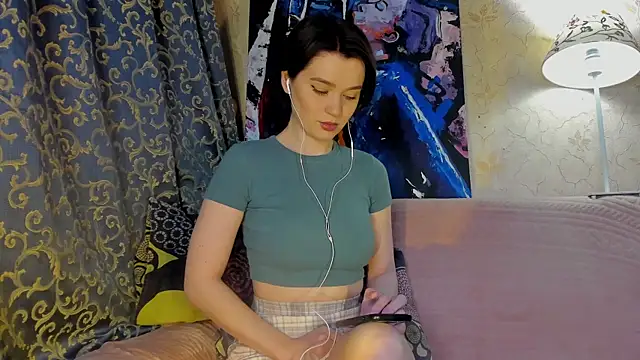 Snapshot of JamieAomi chatting on February 22, 1:33 am JamieAomi online show from February 22, 1:33 am