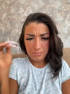 Snapshot of RuslanaXX chatting on February 19, 3:39 am RuslanaXX online show from February 19, 3:39 am