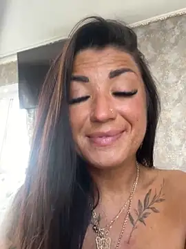 Snapshot of RuslanaXX chatting on February 19, 6:44 am RuslanaXX online show from February 19, 6:44 am