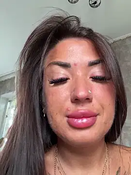 Snapshot of RuslanaXX chatting on September 21, 2:13 am RuslanaXX online show from September 21, 2:13 am