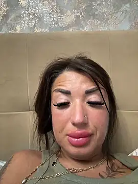 Snapshot of RuslanaXX chatting on October 29, 1:19 am RuslanaXX online show from October 29, 1:19 am