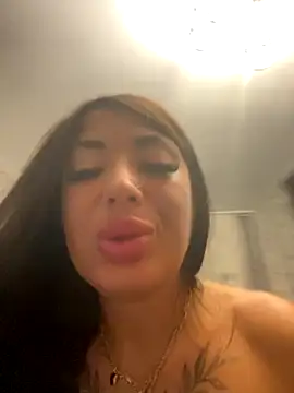 Snapshot of RuslanaXX chatting on December 2, 2:17 am RuslanaXX online show from December 2, 2:17 am