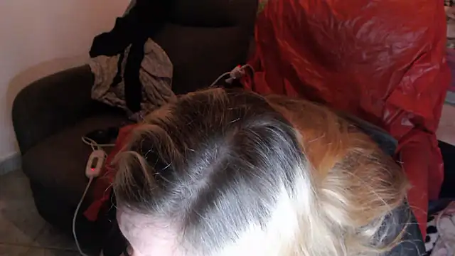 BecciDeluxe online show from February 14, 12:30 am