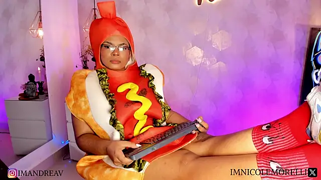 Nicolemorelli2 online show from March 14, 1:46 pm